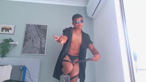 ANDREW KENNOXX online show from March 26, 8:25 pm