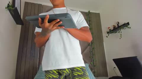 ANDREW KENNOXX online show from February 2, 7:32 pm