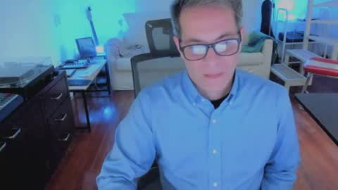 Andrew online show from August 1, 5:14 pm
