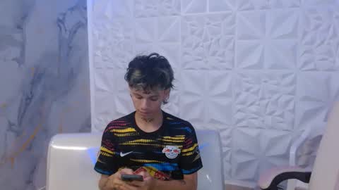 andy_dan1 online show from April 15, 8:31 pm