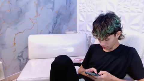 andy_dan1 online show from April 2, 9:11 pm