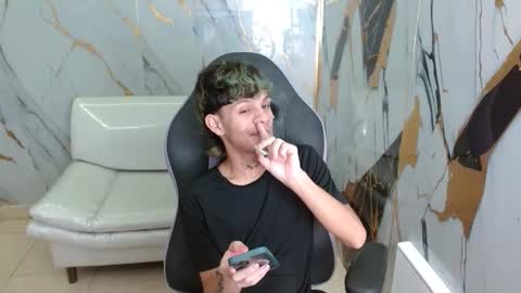 andy_dan1 online show from April 16, 9:50 pm