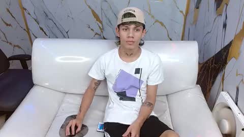 andy_dan1 online show from March 28, 7:48 pm