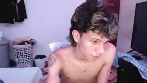 andy_dan1 online show from May 4, 6:31 am