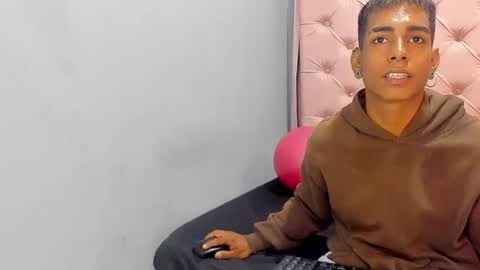 andyclouds21 online show from October 12, 3:48 pm