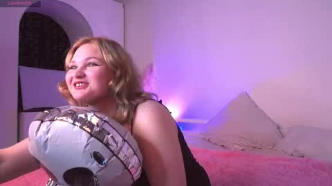 Snapshot of andyjey_ chatting on October 22, 8:10 pm Mandy and Andy online show from October 22, 8:10 pm