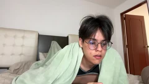 andyuwuu online show from August 3, 7:31 pm