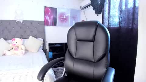 Snapshot of aneko_morii chatting on October 21, 2:32 pm online show from October 21, 2:32 pm