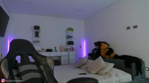      online show from April 7, 4:47 am