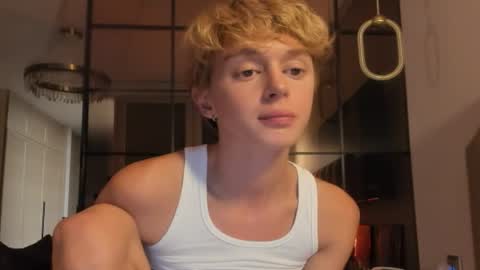 angel_andreww online show from April 20, 8:12 pm