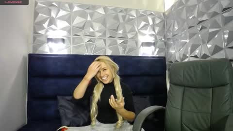 Angel online show from December 16, 12:00 pm