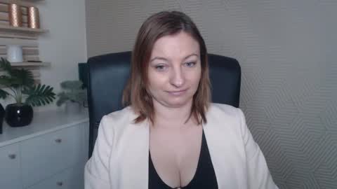 Angela online show from November 17, 6:38 am