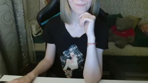 Snapshot of angelcute32 chatting on October 9, 3:39 pm AngelCute32 online show from October 9, 3:39 pm