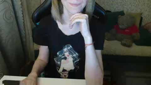 Snapshot of angelcute32 chatting on October 11, 3:48 pm AngelCute32 online show from October 11, 3:48 pm