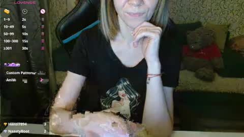 Snapshot of angelcute32 chatting on October 31, 3:23 pm AngelCute32 online show from October 31, 3:23 pm