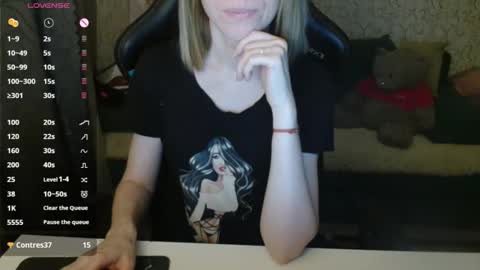 Snapshot of angelcute32 chatting on October 28, 3:35 pm AngelCute32 online show from October 28, 3:35 pm