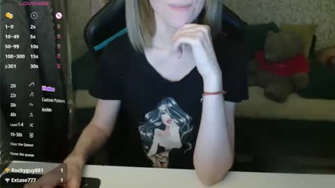 Snapshot of angelcute32 chatting on October 15, 3:02 pm AngelCute32 online show from October 15, 3:02 pm