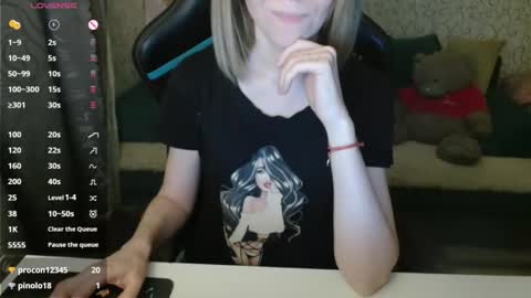 Snapshot of angelcute32 chatting on October 17, 3:38 pm AngelCute32 online show from October 17, 3:38 pm