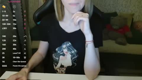 Snapshot of angelcute32 chatting on October 26, 3:23 pm AngelCute32 online show from October 26, 3:23 pm