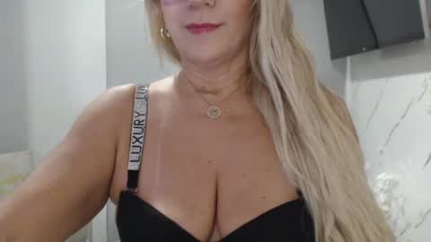 angelinna_12 online show from July 21, 4:47 am
