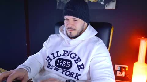 Snapshot of angeloeric chatting on January 28, 4:39 am BlackWolf online show from January 28, 4:39 am