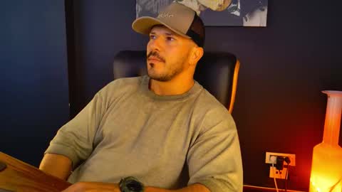 Snapshot of angeloeric chatting on September 18, 11:58 am BlackWolf online show from September 18, 11:58 am