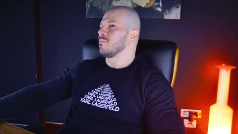 Snapshot of angeloeric chatting on January 21, 5:49 am BlackWolf online show from January 21, 5:49 am