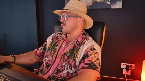 Snapshot of angeloeric chatting on September 20, 12:19 pm BlackWolf online show from September 20, 12:19 pm