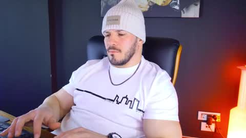 Snapshot of angeloeric chatting on January 29, 11:09 am BlackWolf online show from January 29, 11:09 am