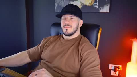 Snapshot of angeloeric chatting on January 30, 11:22 am BlackWolf online show from January 30, 11:22 am