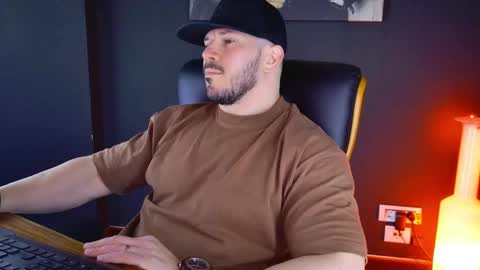 Snapshot of angeloeric chatting on January 30, 8:11 am BlackWolf online show from January 30, 8:11 am