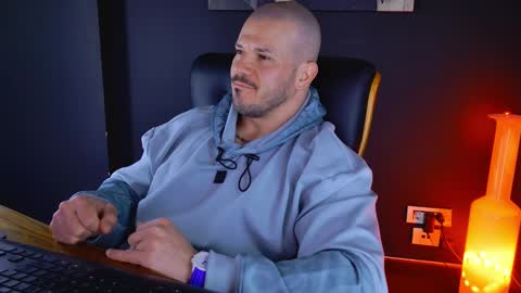 Snapshot of angeloeric chatting on February 12, 9:31 am BlackWolf online show from February 12, 9:31 am