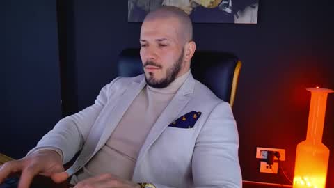 Snapshot of angeloeric chatting on February 5, 11:02 am BlackWolf online show from February 5, 11:02 am