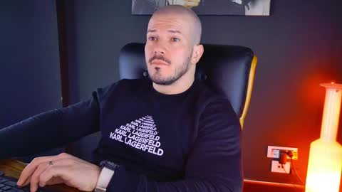 Snapshot of angeloeric chatting on January 21, 8:52 am BlackWolf online show from January 21, 8:52 am