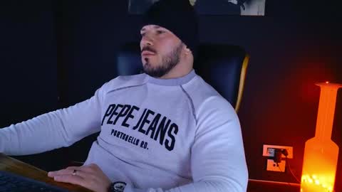 Snapshot of angeloeric chatting on January 31, 8:01 am BlackWolf online show from January 31, 8:01 am