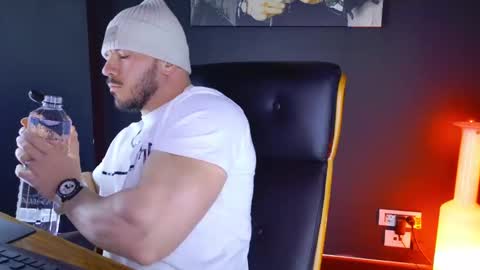 Snapshot of angeloeric chatting on January 29, 8:08 am BlackWolf online show from January 29, 8:08 am