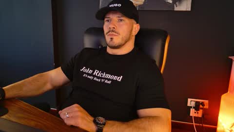 Snapshot of angeloeric chatting on October 22, 12:40 pm BlackWolf online show from October 22, 12:40 pm