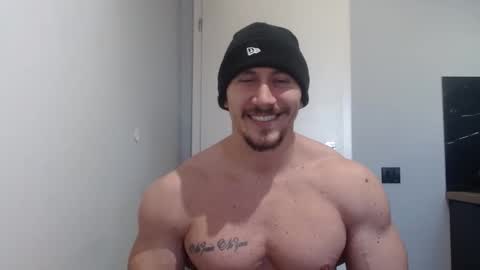 Snapshot of angelofit chatting on February 9, 1:46 pm ------- SEX SHOW WITH GUYS AND GIRLS MUSCLE SHOW online show from February 9, 1:46 pm