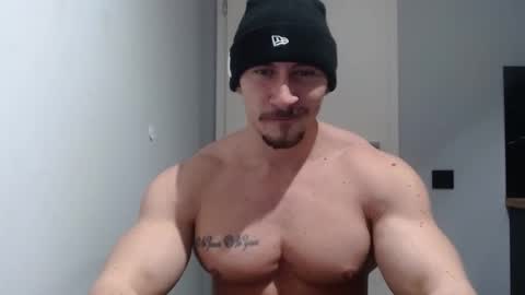 Snapshot of angelofit chatting on February 1, 4:44 pm ------- SEX SHOW WITH GUYS AND GIRLS MUSCLE SHOW online show from February 1, 4:44 pm