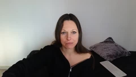 Giulia online show from February 27, 1:59 pm