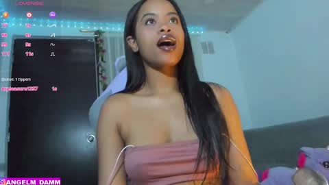 Snapshot of angelsmia_ chatting on March 8, 3:50 am  MIA available content ask online show from March 8, 3:50 am