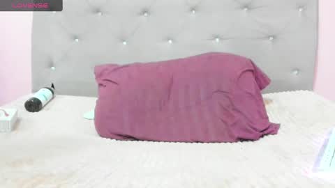 aniaross18 online show from February 26, 10:58 pm