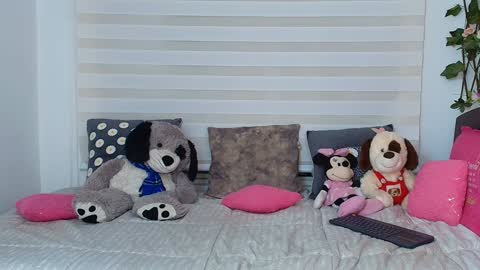 laura  online show from November 27, 1:13 am