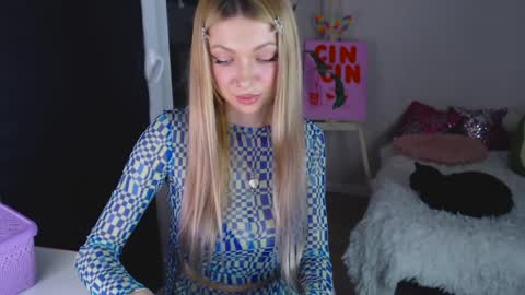 anita_moon_ online show from April 9, 6:13 pm