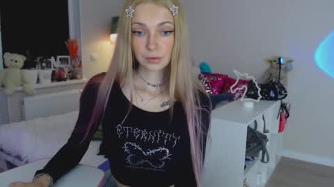 anita_moon_ online show from October 28, 5:36 pm