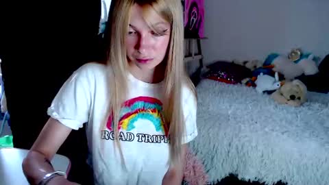 anita_moon_ online show from July 28, 2:13 pm