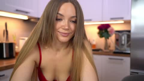 Im Anita thumb up me please its important online show from April 3, 8:49 pm