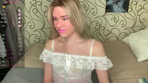 anjalin_sososok online show from March 22, 3:43 am