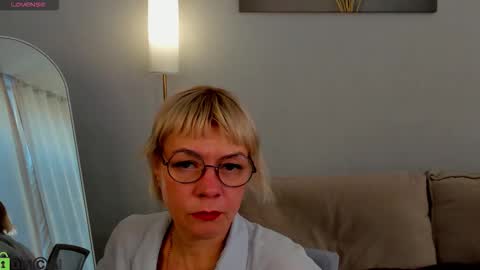 ann_annise online show from March 28, 10:05 am