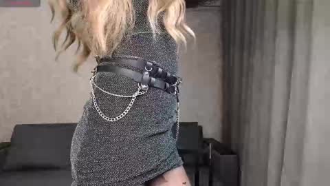 Anna online show from March 20, 5:18 pm